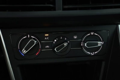 Volkswagen Polo 1.0 Life 80cv (12)