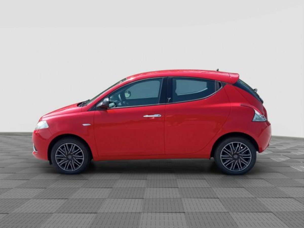 Lancia Ypsilon 1.2 69 CV 5 porte Silver (2)