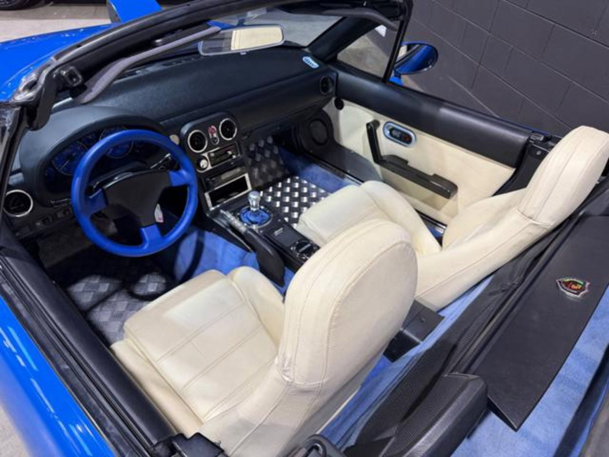 Mazda MX-5 1.6i 16V cat Black Special (10)