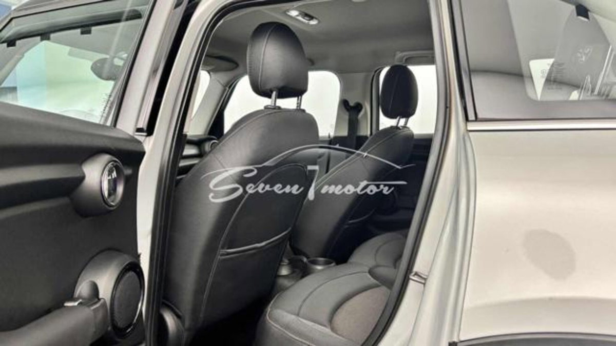 MINI Mini 1.5 Cooper D 5 porte (11)
