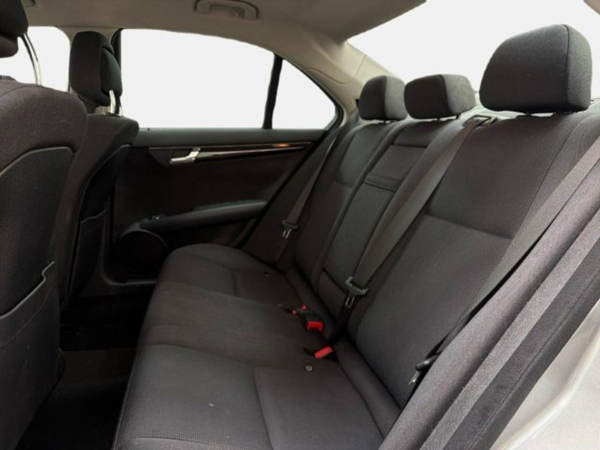 Mercedes-Benz Classe C 220 CDI BlueEFFICIENCY Avantgarde AMG (13)