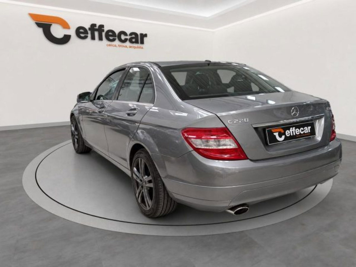 Mercedes-Benz Classe C 220 CDI BlueEFFICIENCY Avantgarde AMG (4)