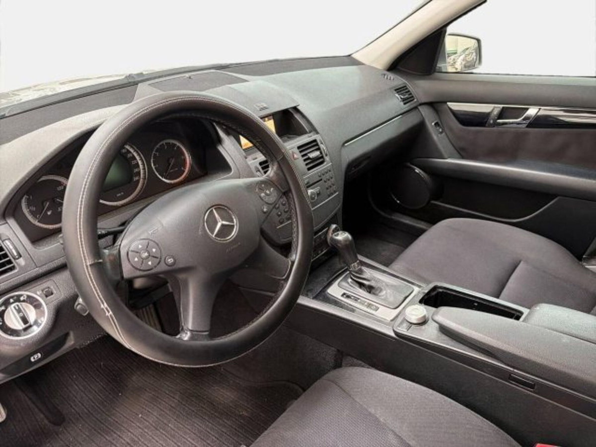 Mercedes-Benz Classe C 220 CDI BlueEFFICIENCY Avantgarde AMG (7)