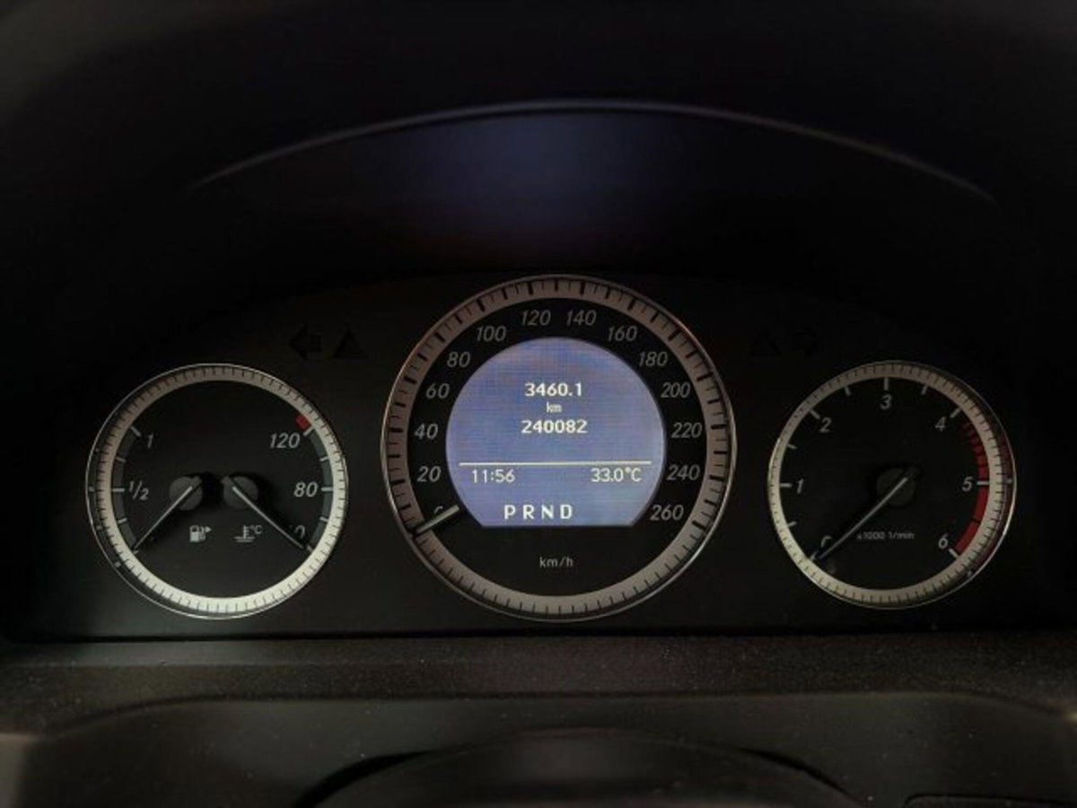 Mercedes-Benz Classe C 220 CDI BlueEFFICIENCY Avantgarde AMG (9)