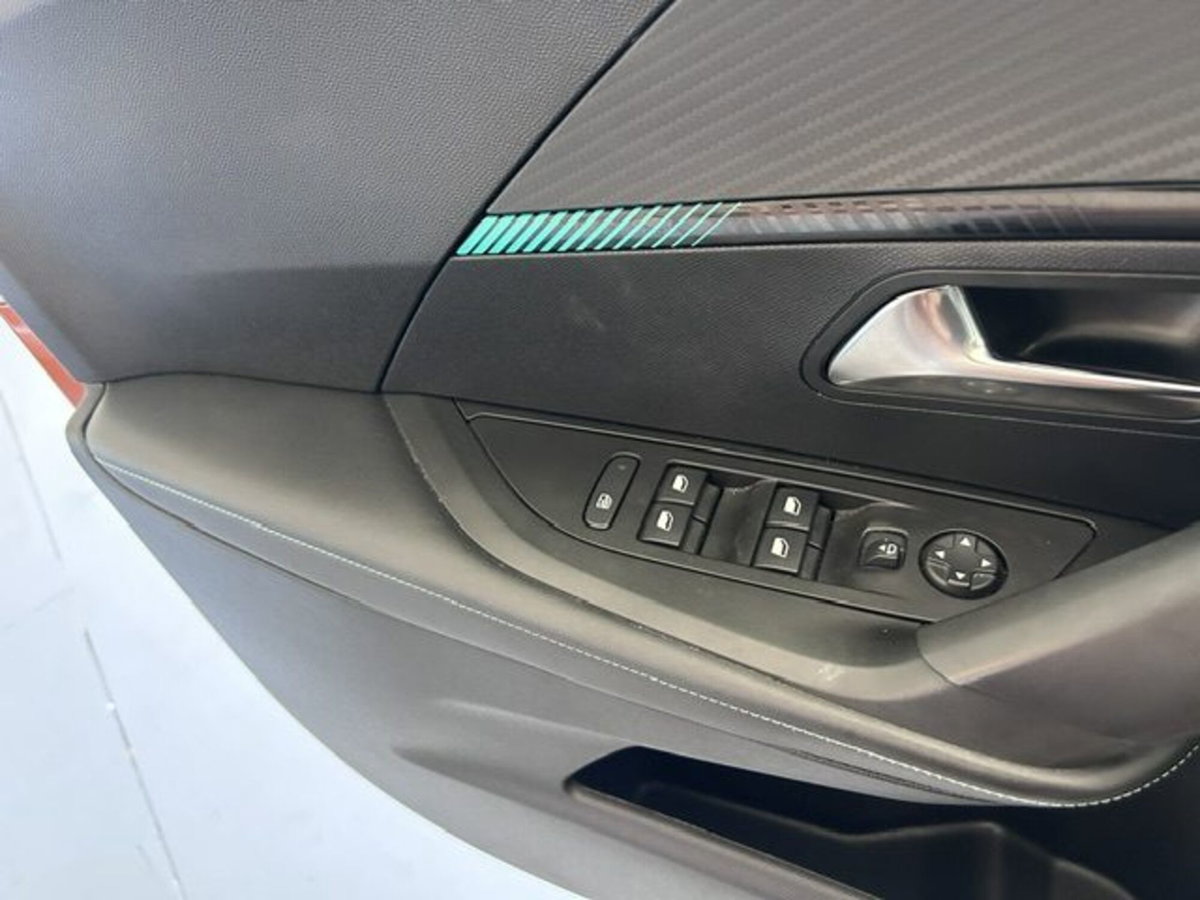 Peugeot 2008 PureTech 130 S&S EAT8 Allure Pack (14)