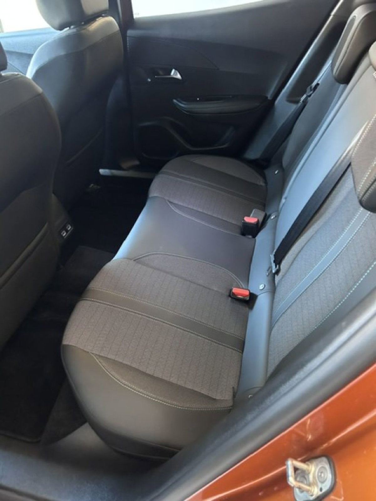 Peugeot 2008 PureTech 130 S&S EAT8 Allure Pack (15)