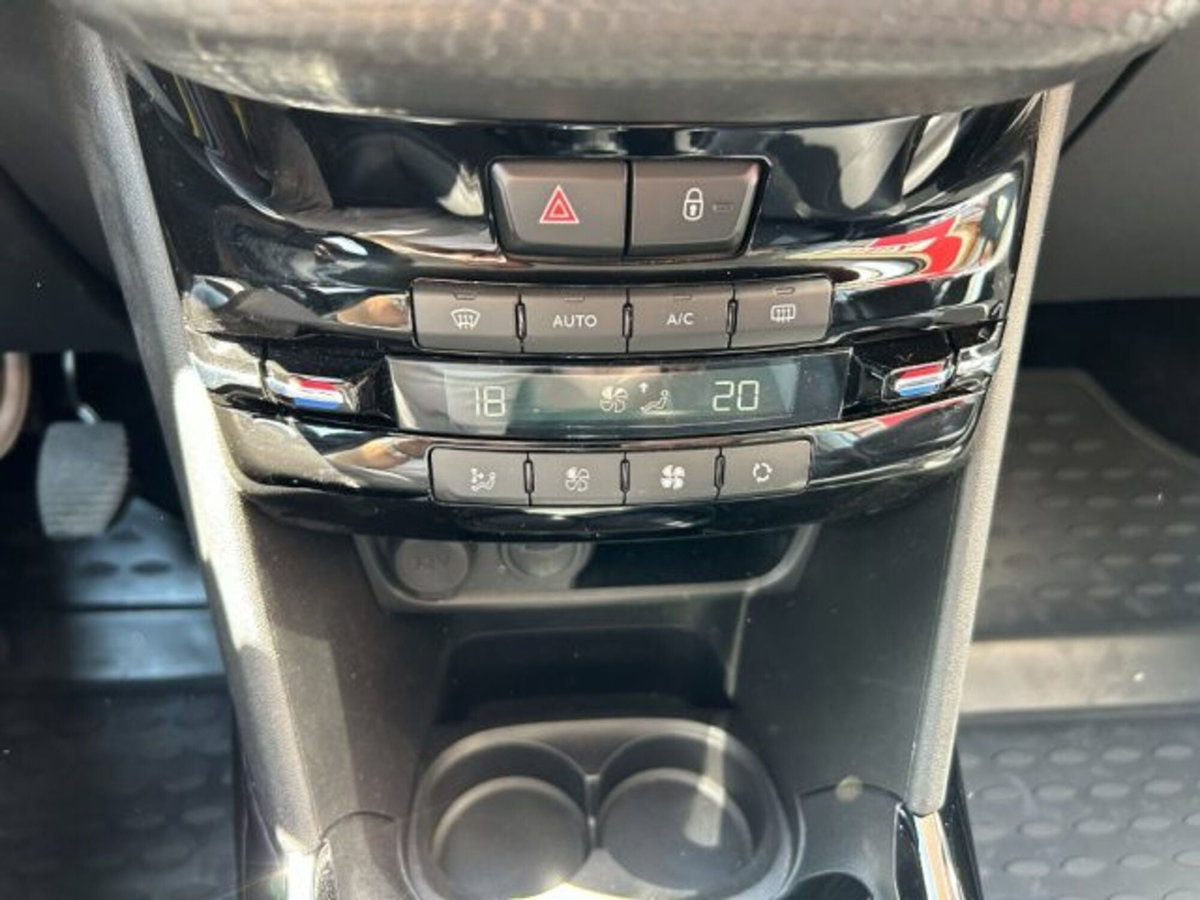 Peugeot 2008 BlueHDi 100 S&S Allure (10)