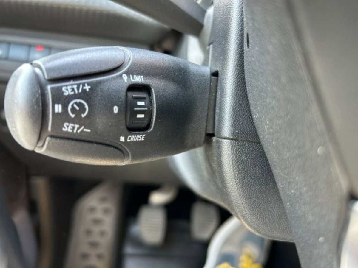 Peugeot 2008 BlueHDi 100 S&S Allure (12)