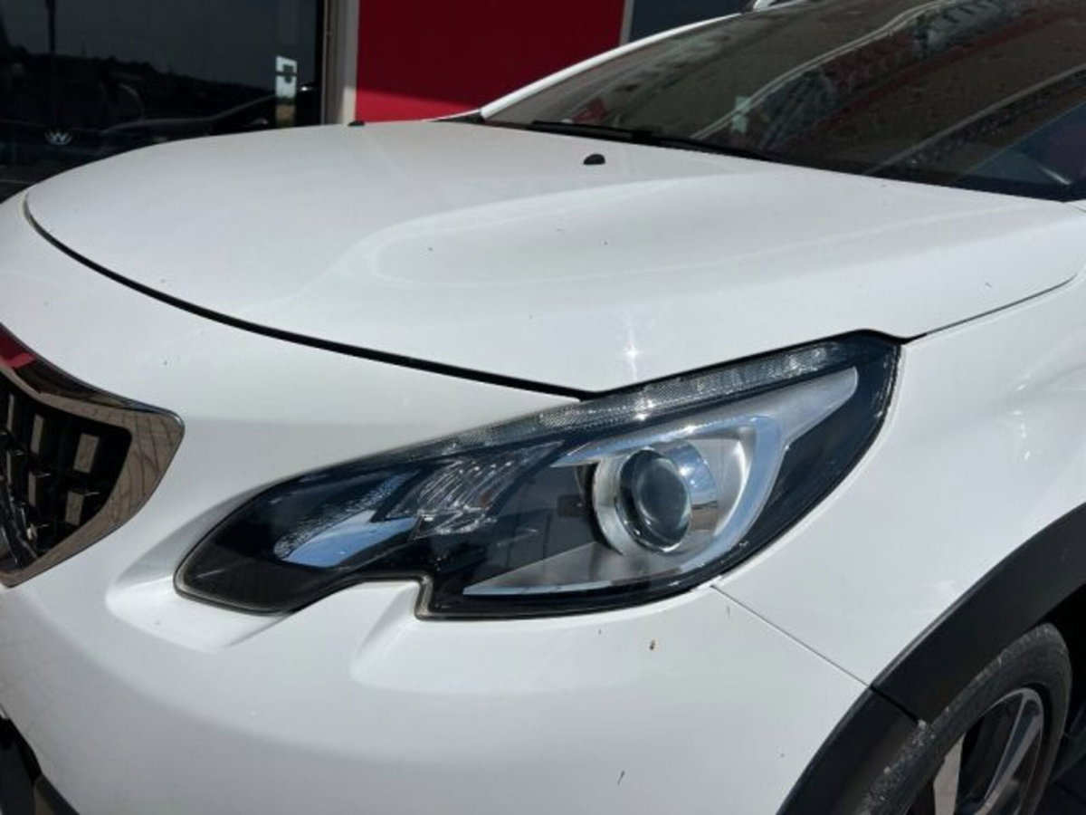 Peugeot 2008 BlueHDi 100 S&S Allure (14)