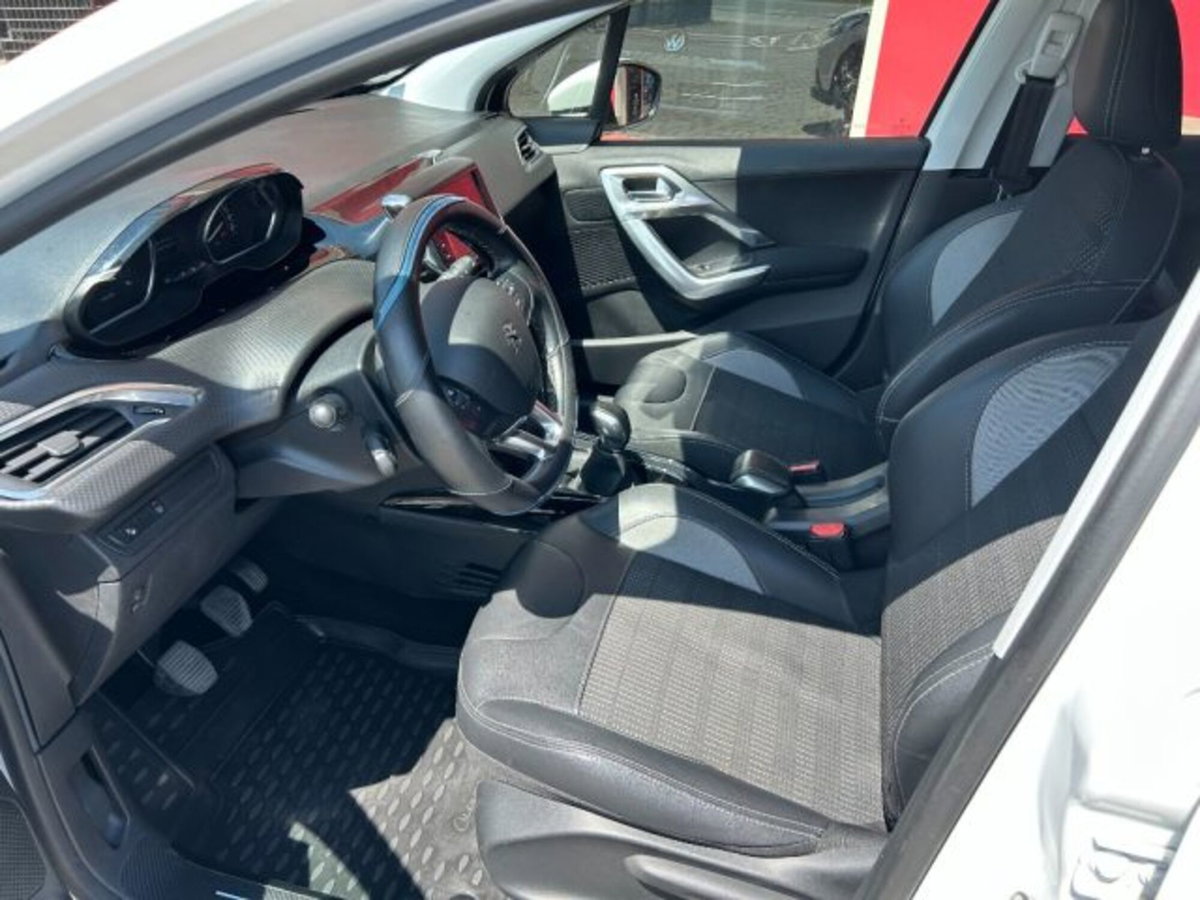 Peugeot 2008 BlueHDi 100 S&S Allure (5)