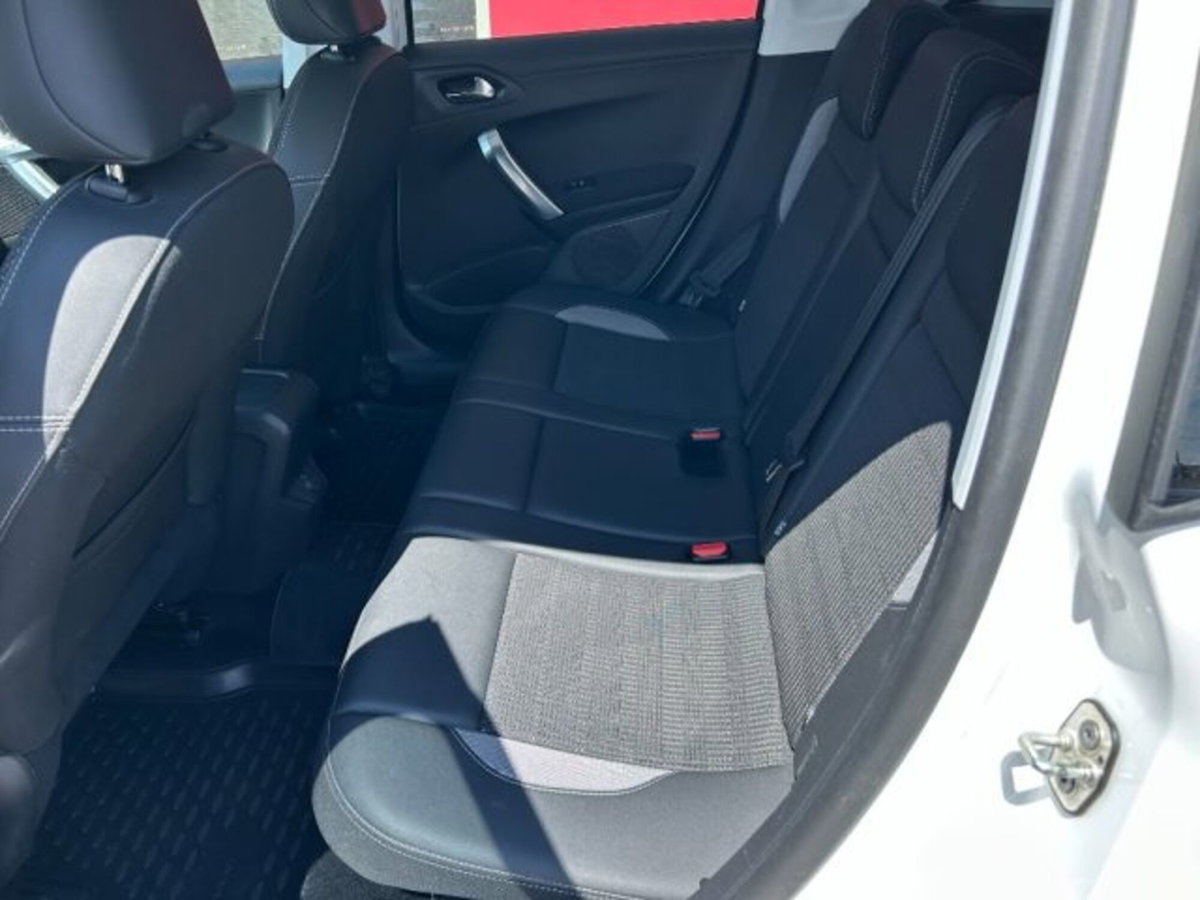 Peugeot 2008 BlueHDi 100 S&S Allure (6)