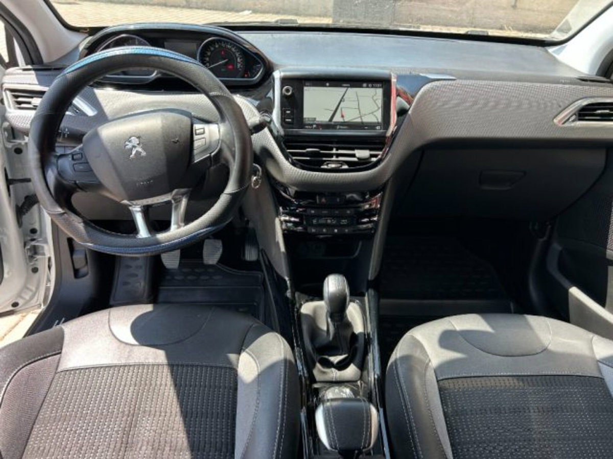 Peugeot 2008 BlueHDi 100 S&S Allure (7)