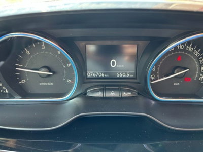 Peugeot 2008 BlueHDi 100 S&S Allure (8)