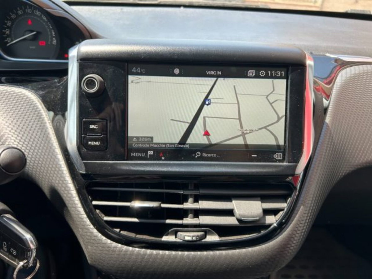 Peugeot 2008 BlueHDi 100 S&S Allure (9)
