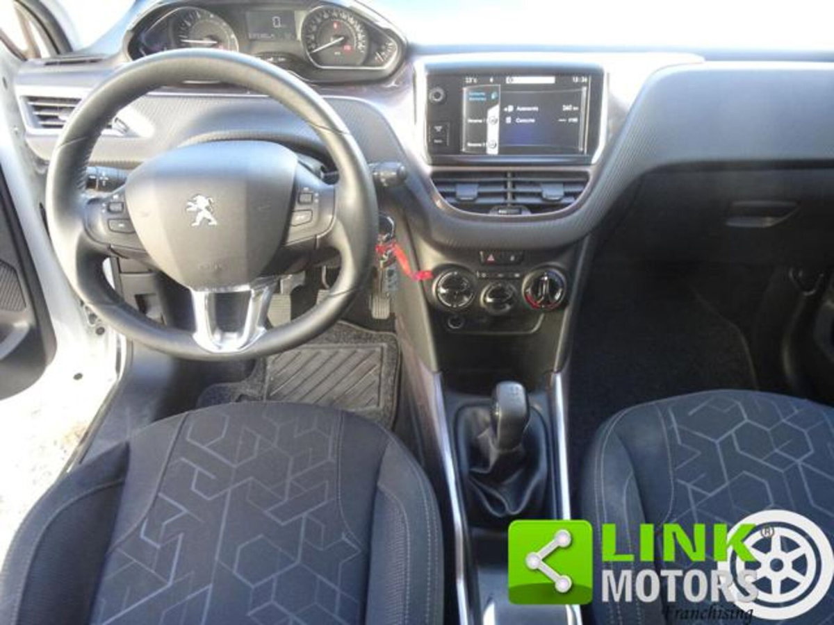 Peugeot 2008 VTi 82CV Active (2)