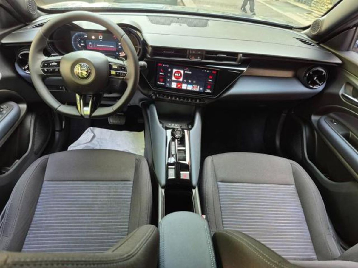 Alfa Romeo Junior 1.2 ibrida 145cv edct6 (12)