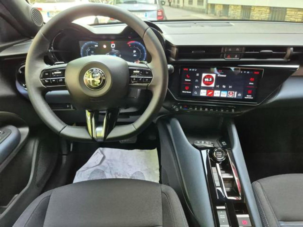 Alfa Romeo Junior 1.2 ibrida 145cv edct6 (13)