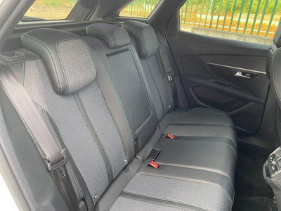 Peugeot 3008 BlueHDi 130 S&S EAT8 Allure Pack (16)