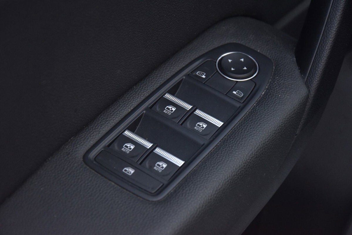 Renault Captur Plug-in Hybrid E-Tech 160 CV Intens (19)