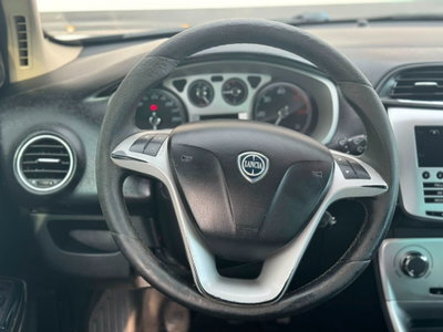 Lancia Delta 1.6 MJT DPF Oro (9)