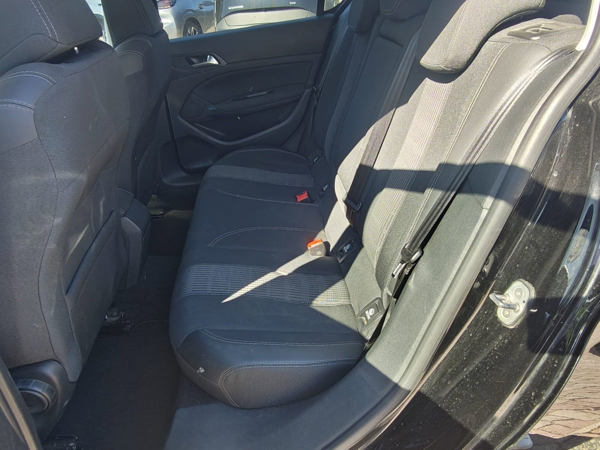 Peugeot 308 BlueHDi 130 S&S Allure (8)