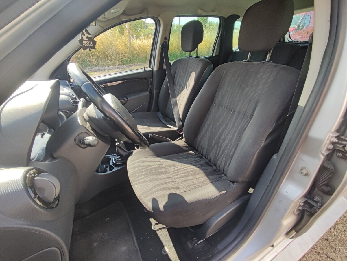Dacia Duster 1.5 dCi 110CV 4x2 Lauréate (15)