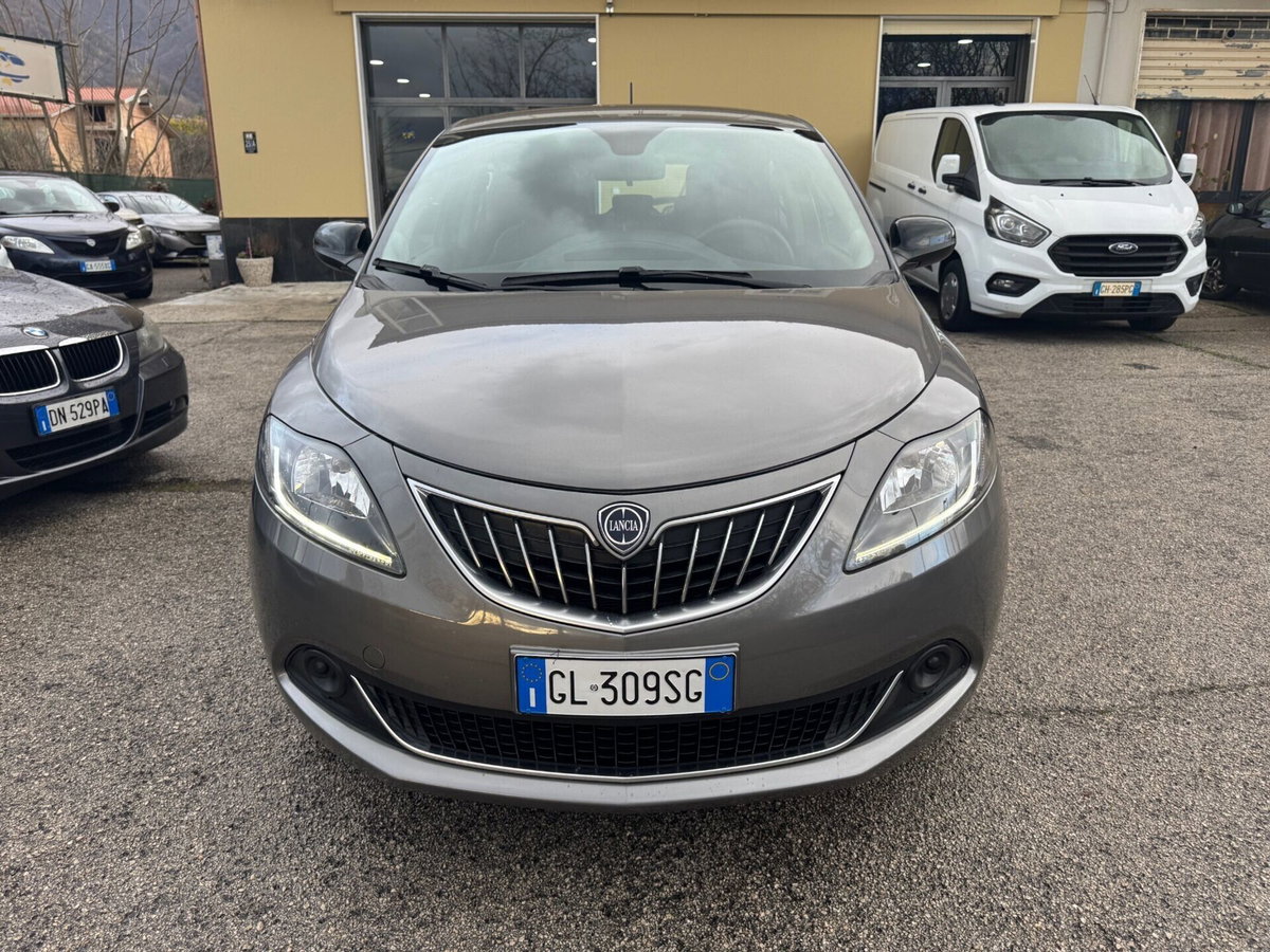 Lancia Ypsilon 1.0 FireFly 5 porte S&S Hybrid Silver Plus (2)