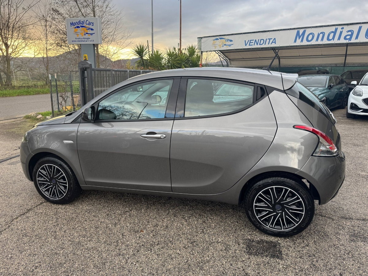 Lancia Ypsilon 1.0 FireFly 5 porte S&S Hybrid Silver Plus (7)
