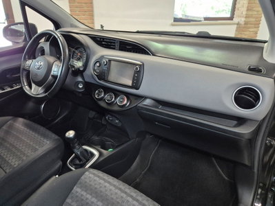 Toyota Yaris 1.0 5 porte Active (11)