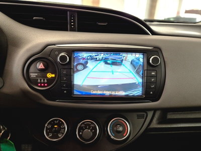 Toyota Yaris 1.0 5 porte Active (12)