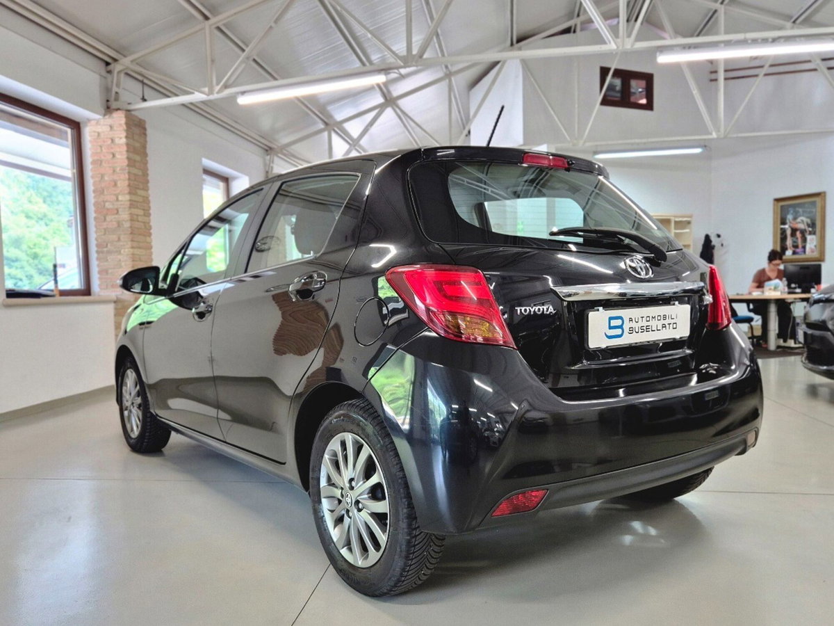 Toyota Yaris 1.0 5 porte Active (15)
