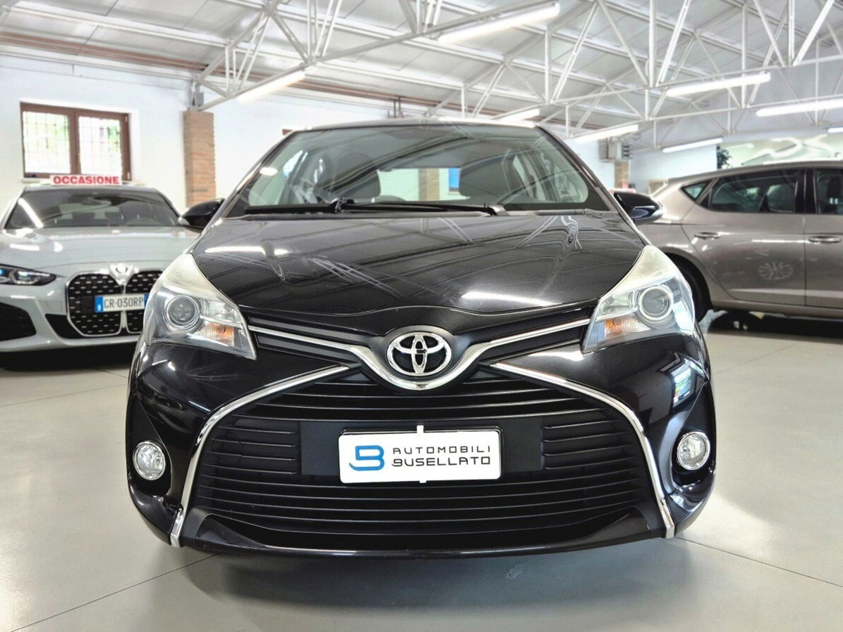 Toyota Yaris 1.0 5 porte Active (2)