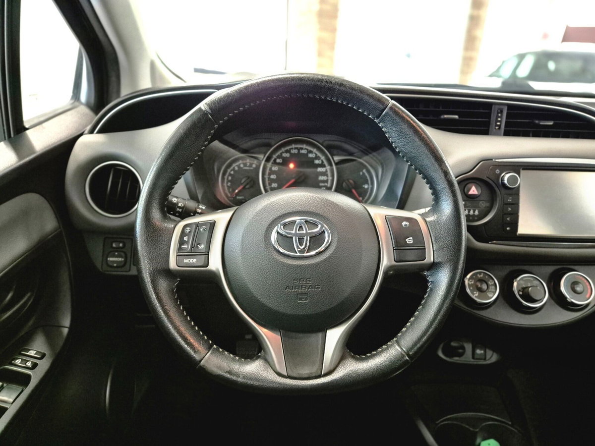 Toyota Yaris 1.0 5 porte Active (4)