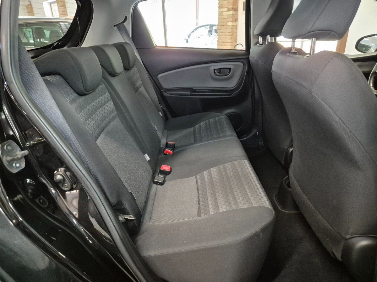 Toyota Yaris 1.0 5 porte Active (9)