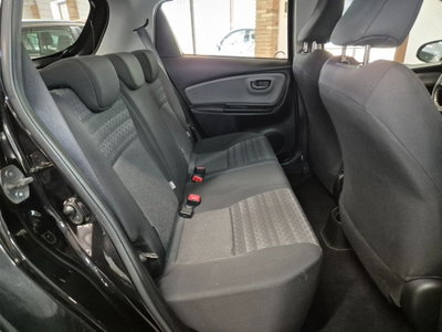 Toyota Yaris 1.0 5 porte Active (9)