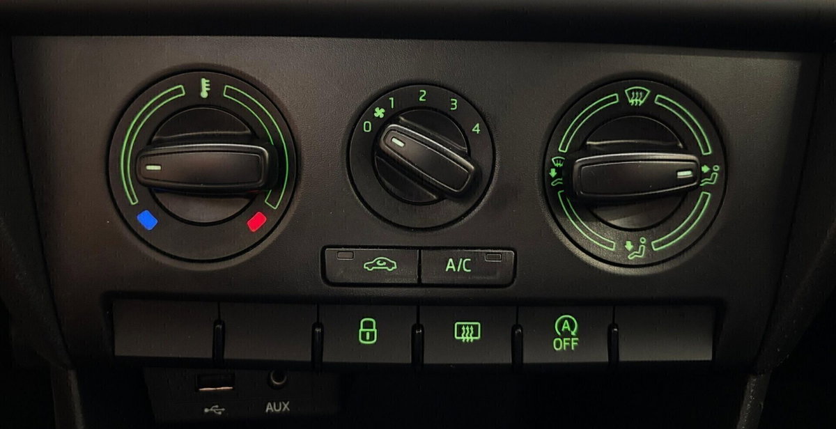 Skoda Rapid TDI CR 90 CV Ambition (15)