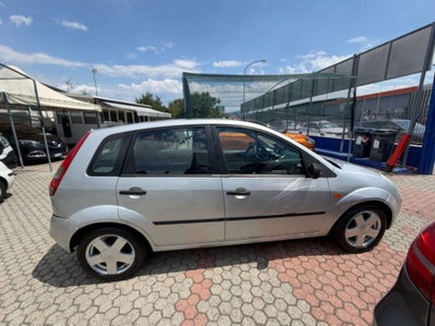 Ford Fiesta 1.2 16V 5p. Ghia (4)