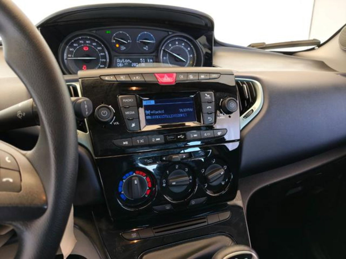 Lancia Ypsilon 1.0 FireFly 5 porte S&S Hybrid Gold Plus (10)