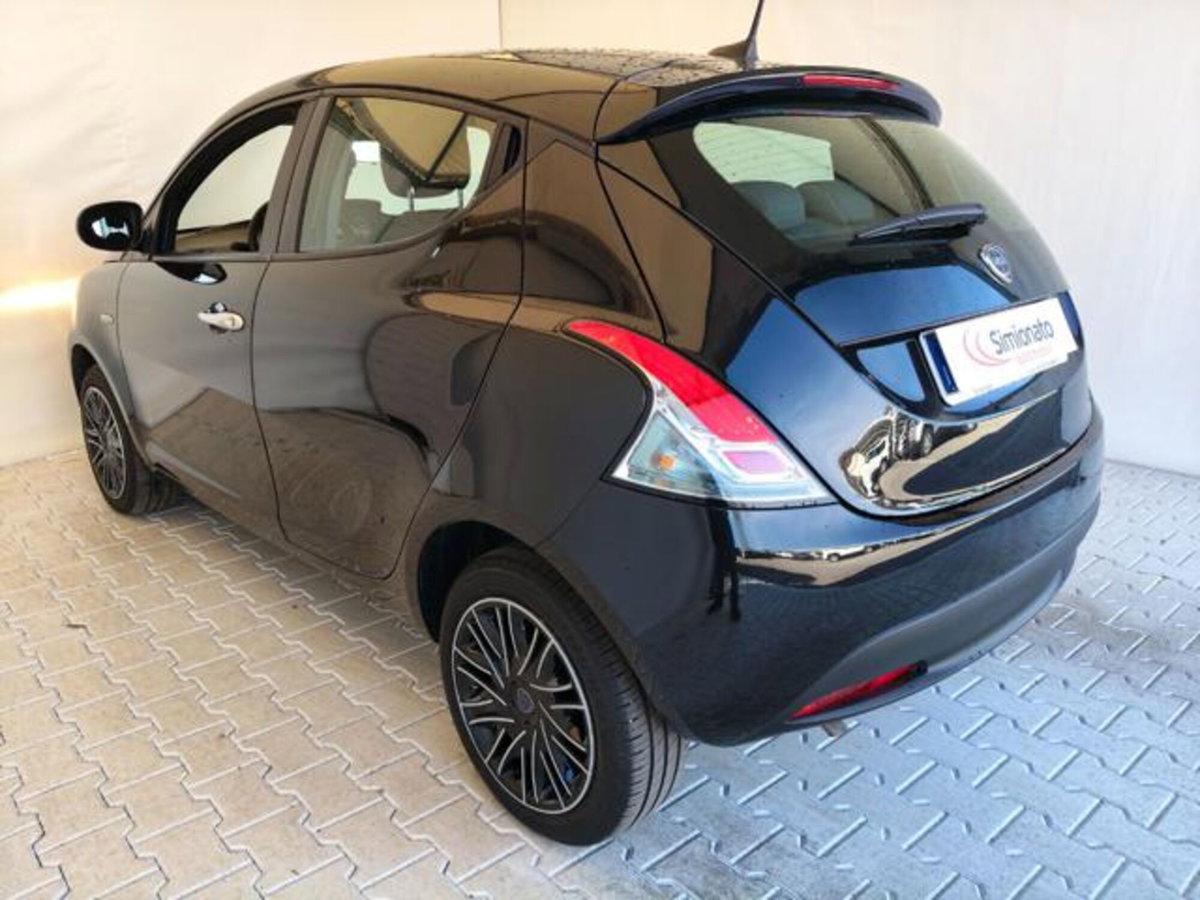 Lancia Ypsilon 1.0 FireFly 5 porte S&S Hybrid Gold Plus (6)