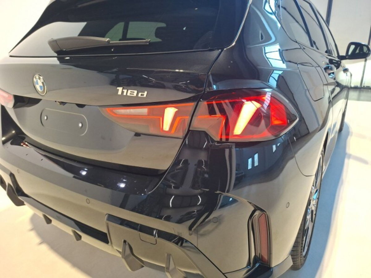 BMW Serie 1 118d Msport (9)