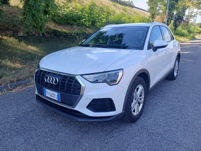 Audi Q3 35 TDI quattro S tronic Business (2)
