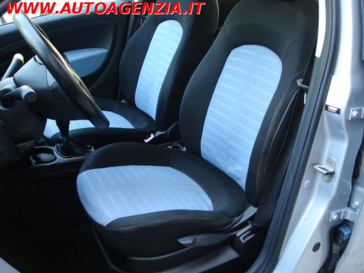 Fiat Grande Punto 1.3 MJT 75 CV 5 porte Dynamic (9)