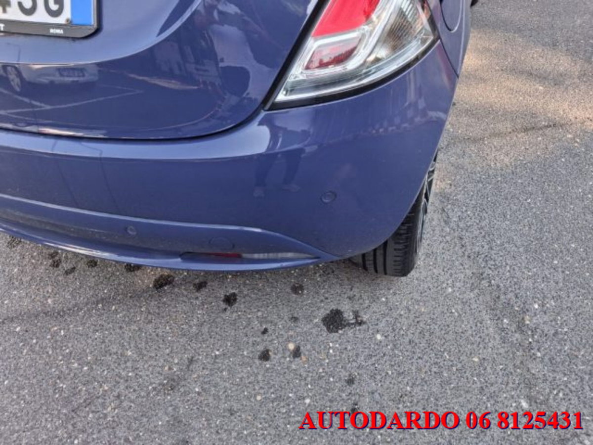 Lancia Ypsilon 1.2 69 CV 5 porte Gold (11)