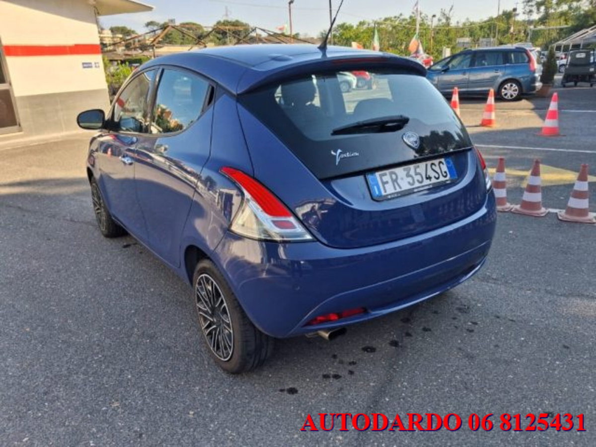 Lancia Ypsilon 1.2 69 CV 5 porte Gold (12)