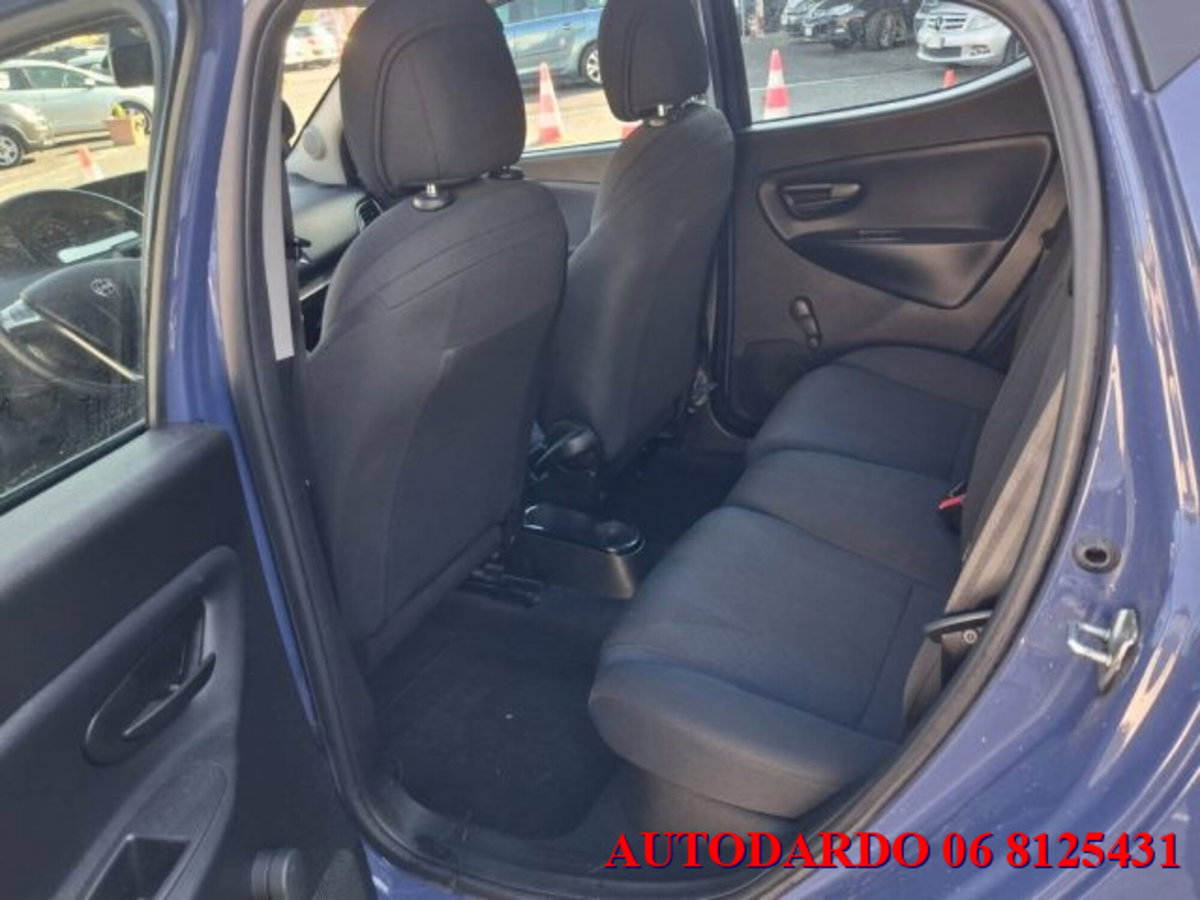 Lancia Ypsilon 1.2 69 CV 5 porte Gold (4)