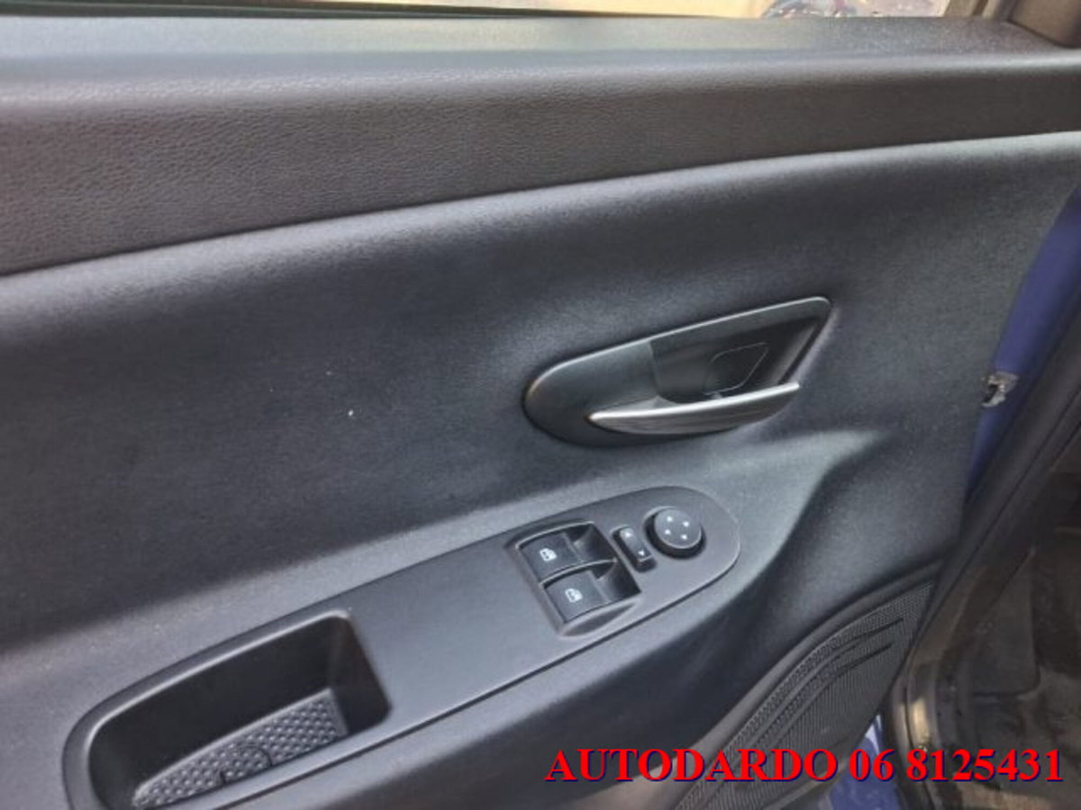 Lancia Ypsilon 1.2 69 CV 5 porte Gold (7)
