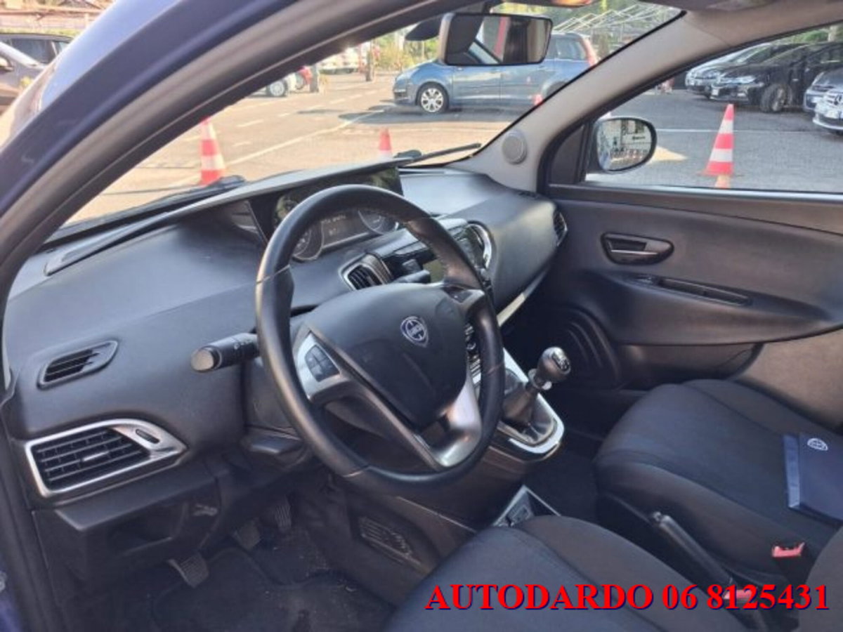 Lancia Ypsilon 1.2 69 CV 5 porte Gold (8)