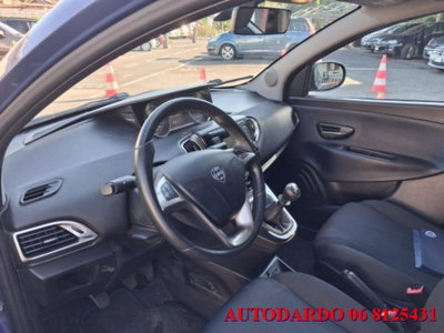 Lancia Ypsilon 1.2 69 CV 5 porte Gold (8)