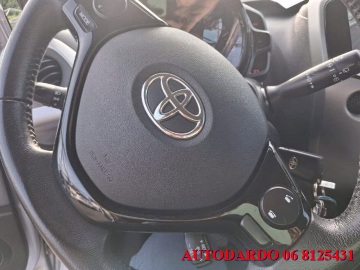 Toyota Aygo 1.0 VVT-i 69 CV 5 porte x-cool (10)