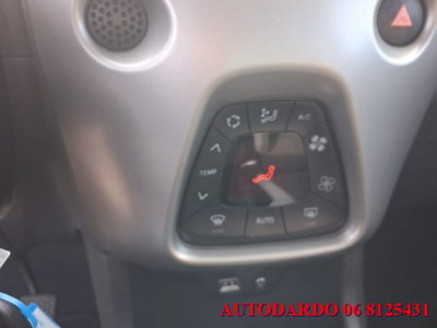 Toyota Aygo 1.0 VVT-i 69 CV 5 porte x-cool (11)